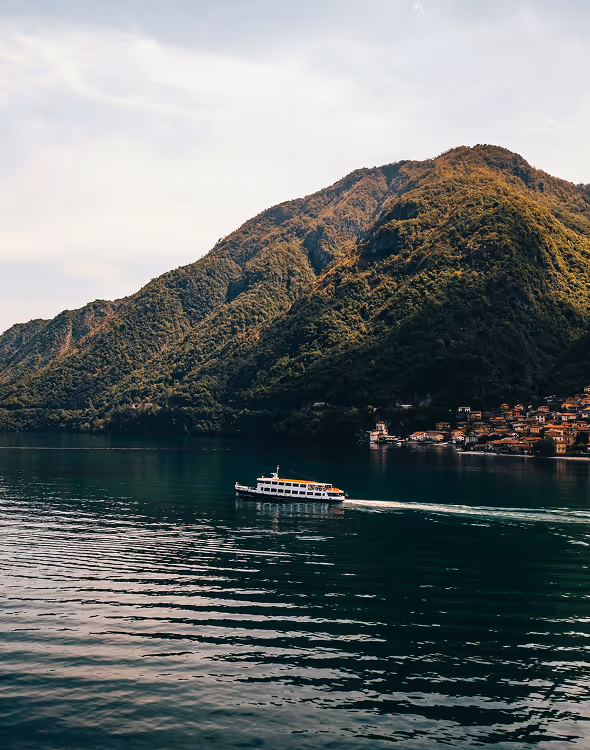 Private and sharing boat tours on lake Como, Itally