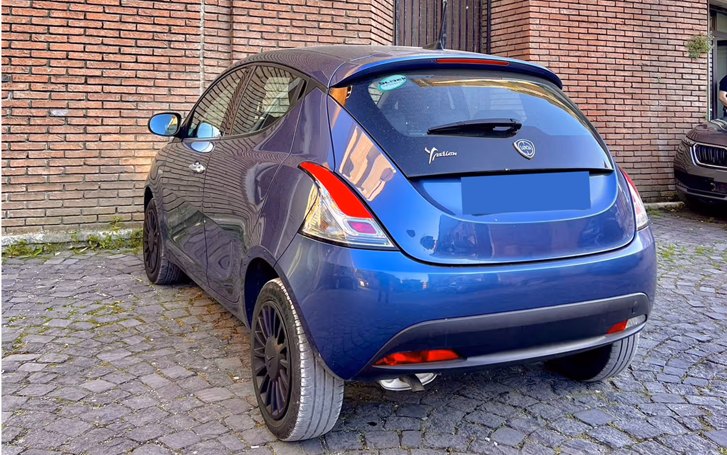 Rent car in Como. Lancia Ypsilon