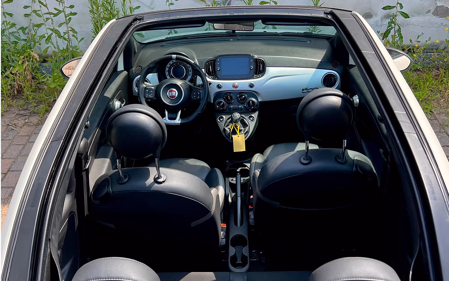 Rent car in Como. Fiat 500 Cabrio