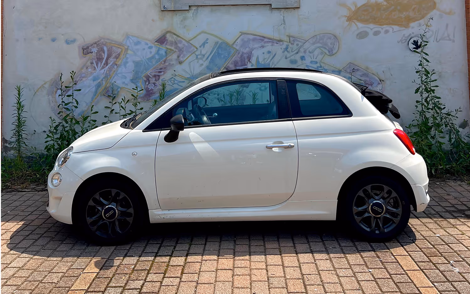 Rent car in Como. Fiat 500 Cabrio