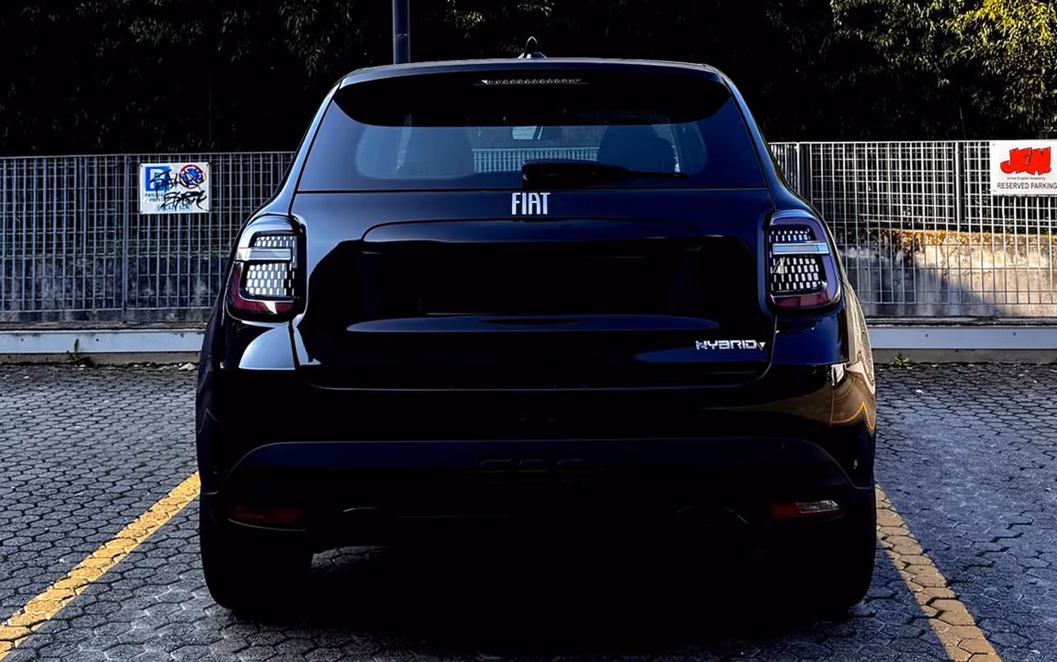 Rent car in Como. New Fiat 600