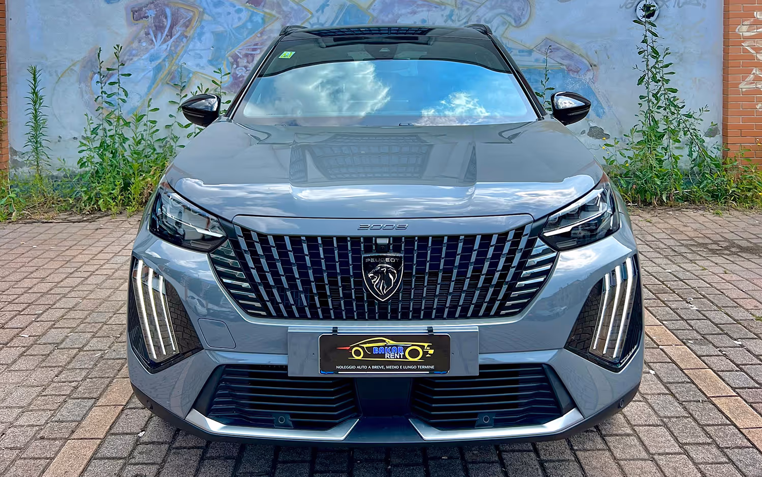 Rent car in Como. Peugeot 2008