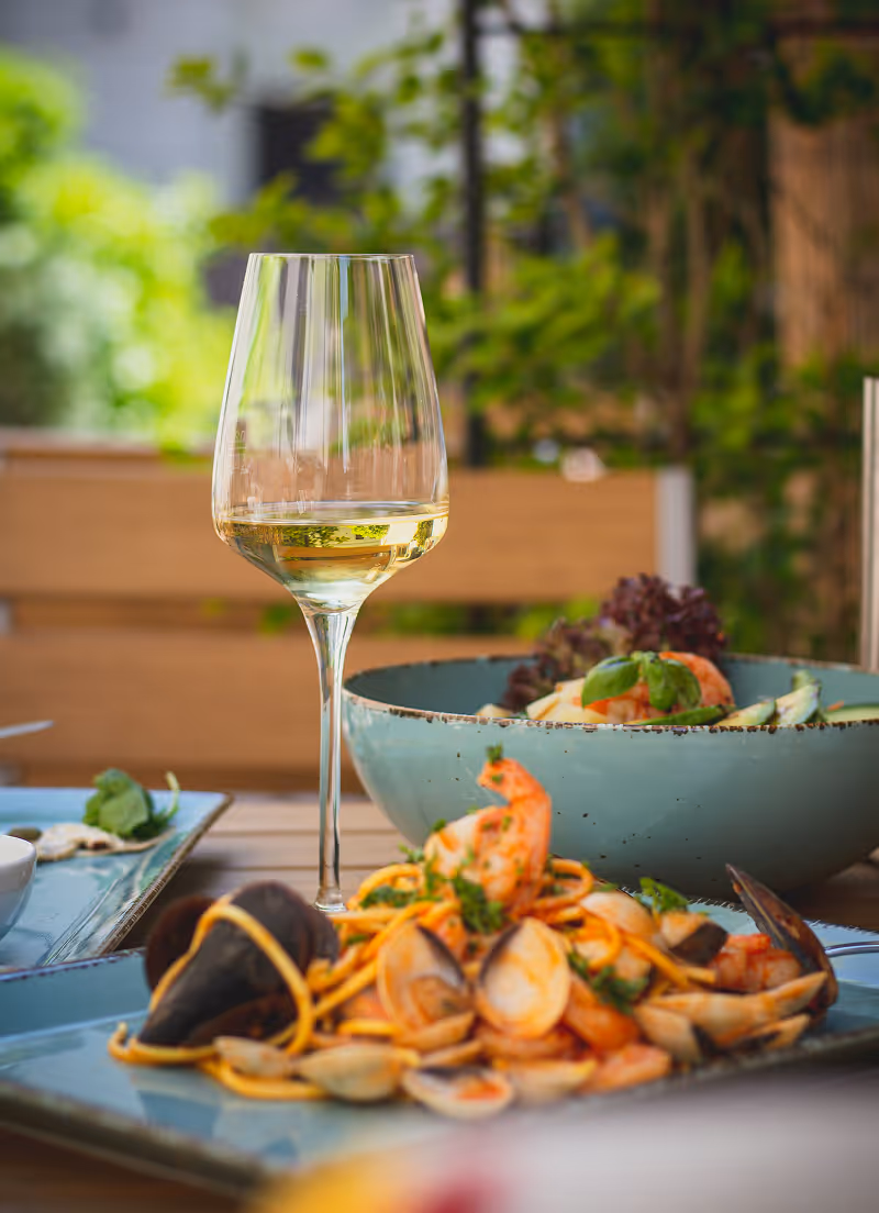 Reserving a table for dinner in Como, Italy