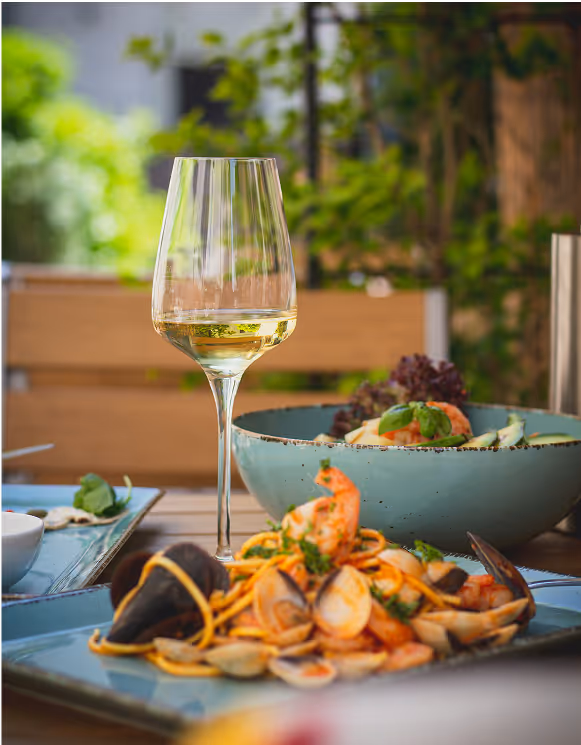 Reserving a table for dinner in Como, Italy