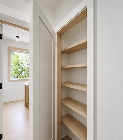 Custom built-in shelving, GTA finish carpentry project