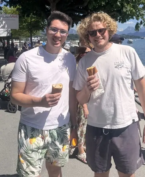 Raphael Leukel und Justus Kollritsch am Vierwaldstättersee in Luzern