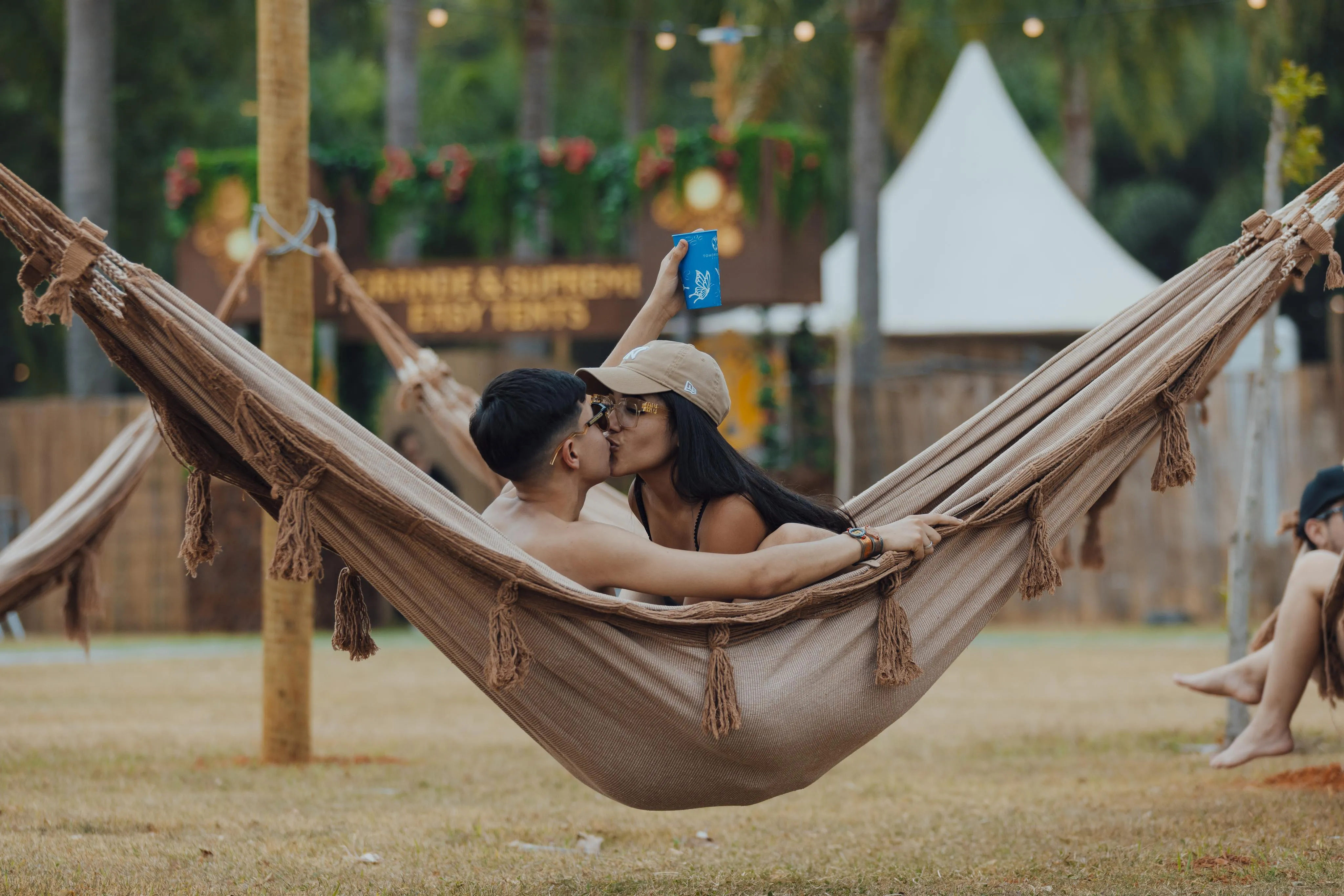 Duo in a hammock