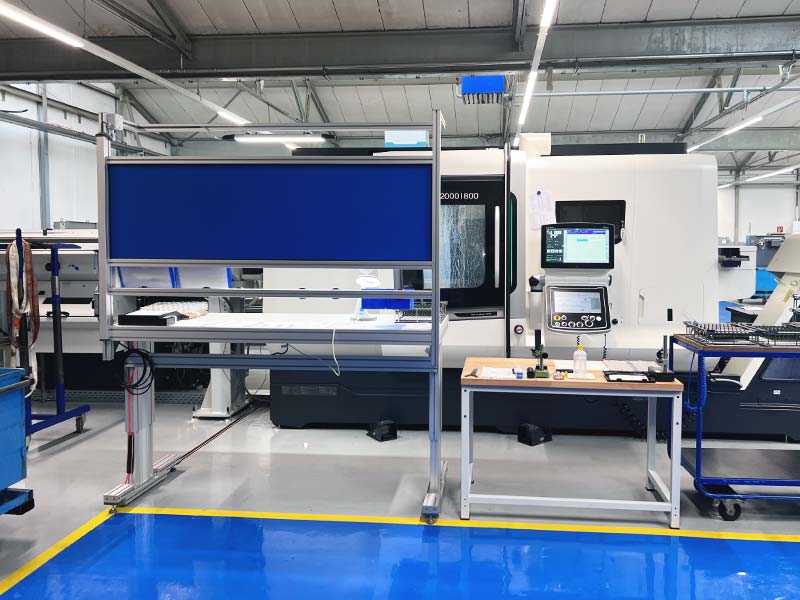 Modernes Bearbeitungszentrum mit Haupt- und Gegenspindel