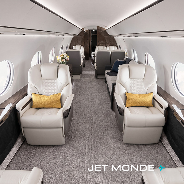 Intérieur de la cabine ultra-spacieuse du Gulfstream G700 avec hublots panoramiques, aménagée comme un espace de travail anti-fatigue
