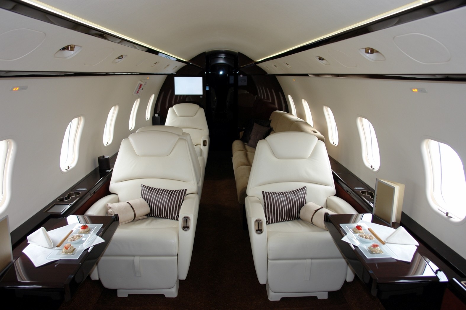 Jet privé / Jet d'affaires : cabine Bombardier Challenger 300