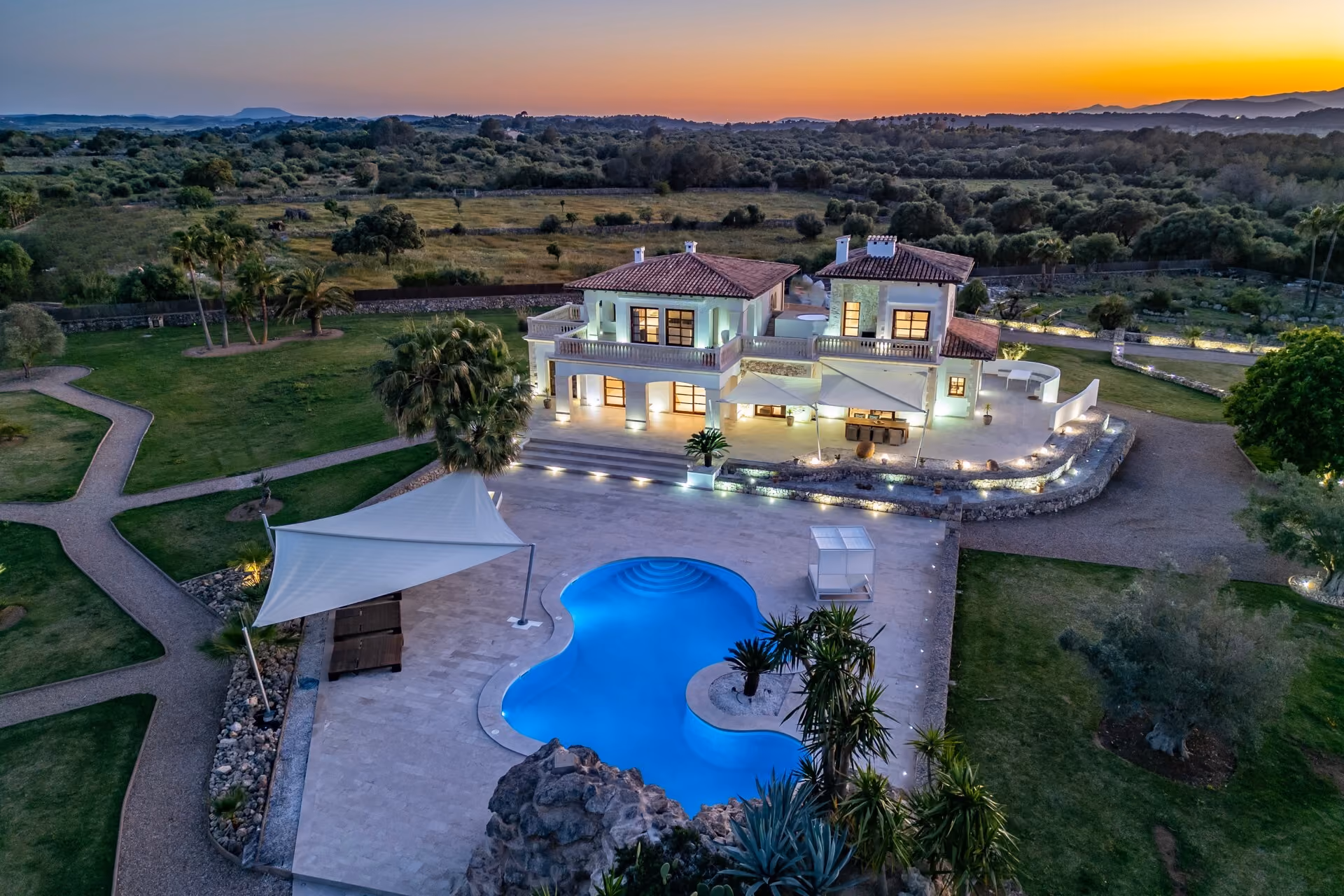 Luxury Estate with Ultimate Privacy in Las Palmeras 