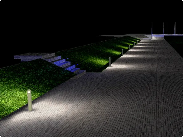 Percorso pedonale pavimentato illuminato da luci a terra, con cespugli verdi e scalini laterali di notte.