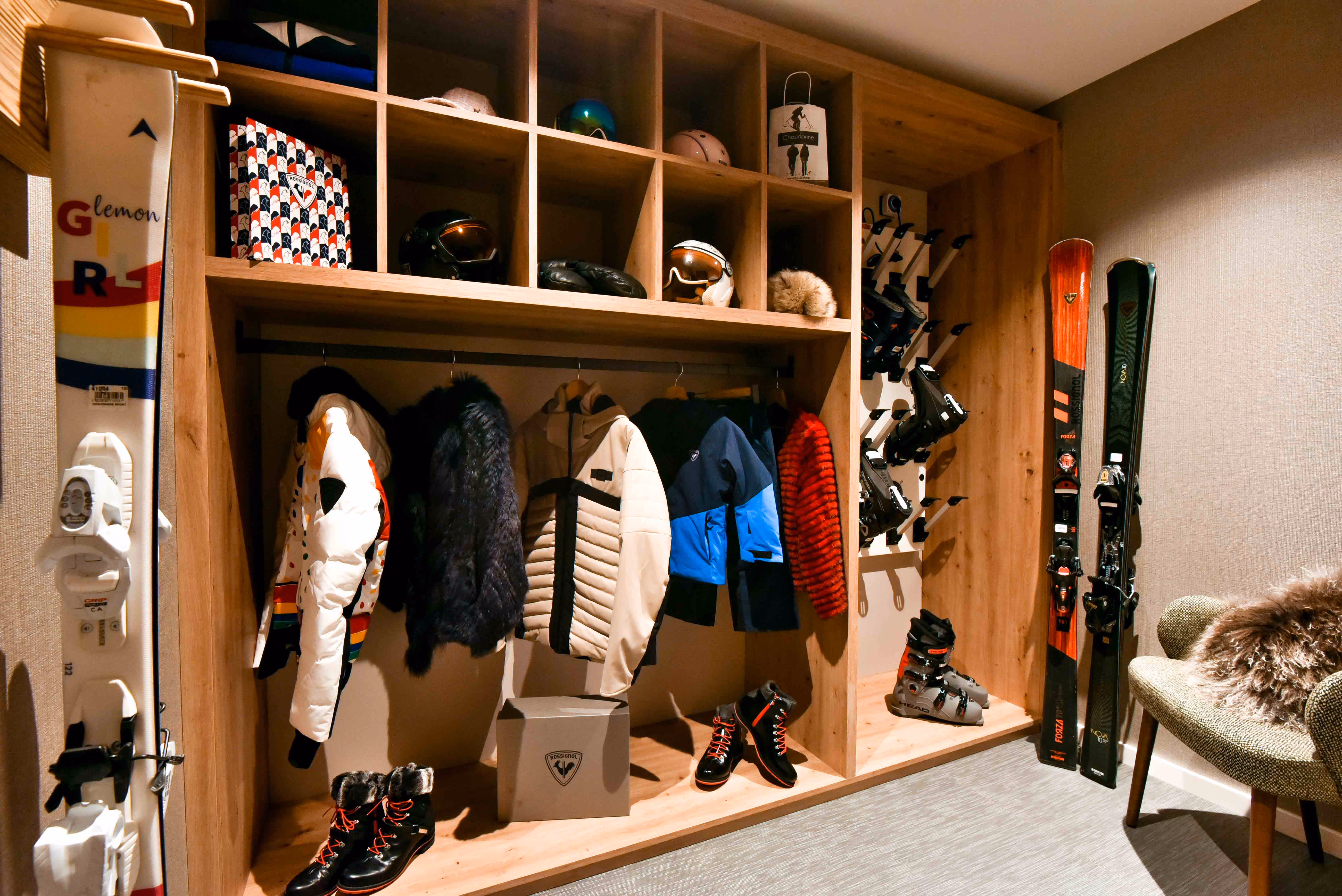Photo ski room