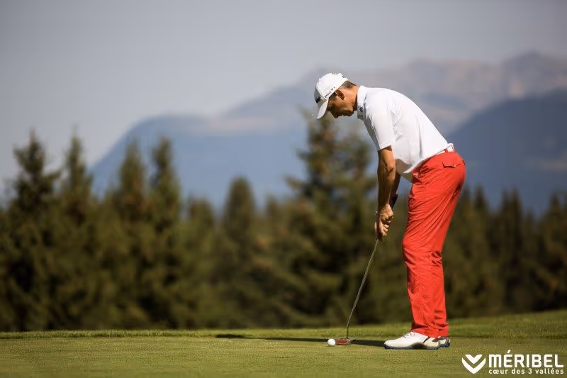 Golf de Méribel en été — 18 trous avec vue sur les Alpes