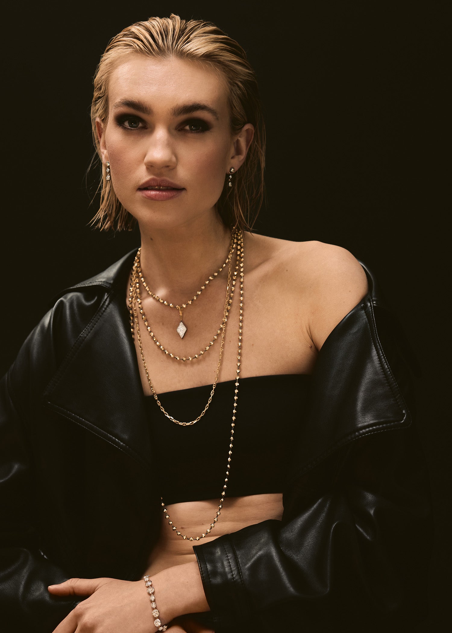 Mini Bead bracelet in 18k rose gold worn by a model showcasing a delicate beaded design.