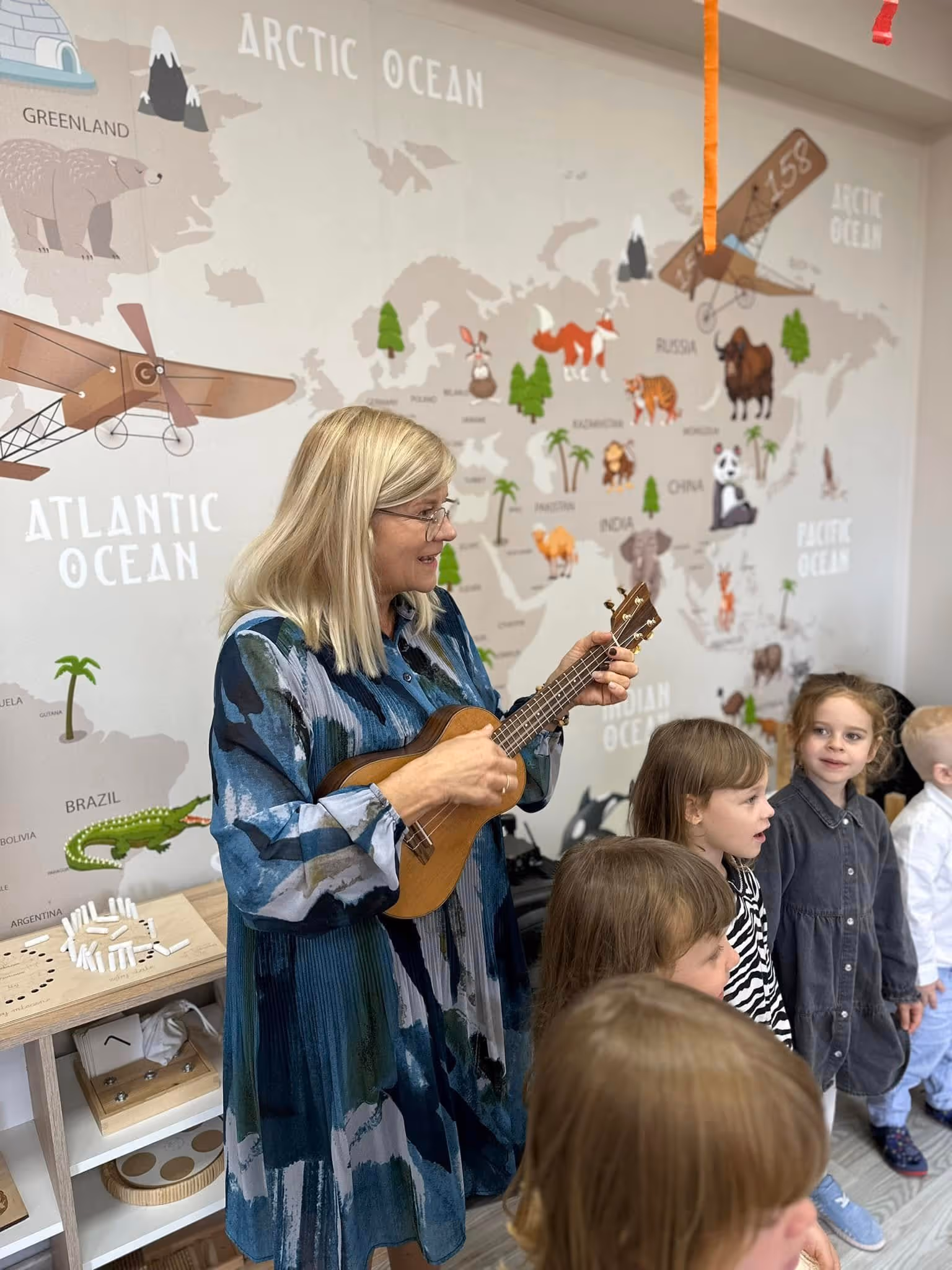 pani psycholog prowadząca zajęcia