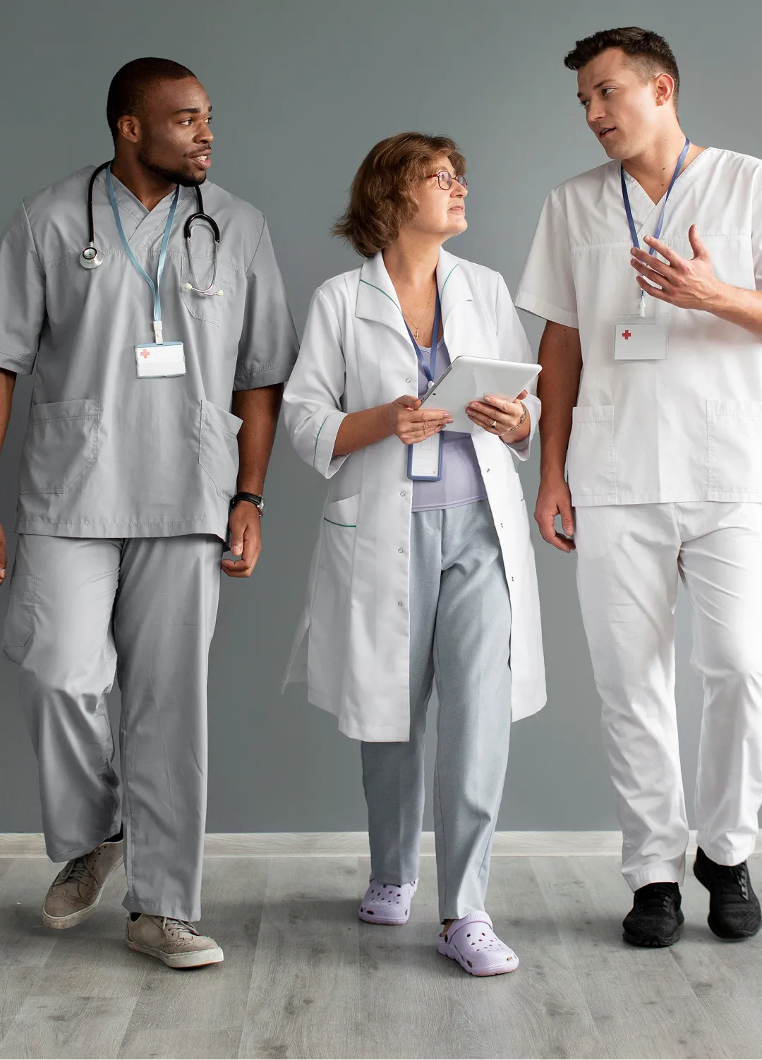 A group of doctors standing next to each other.