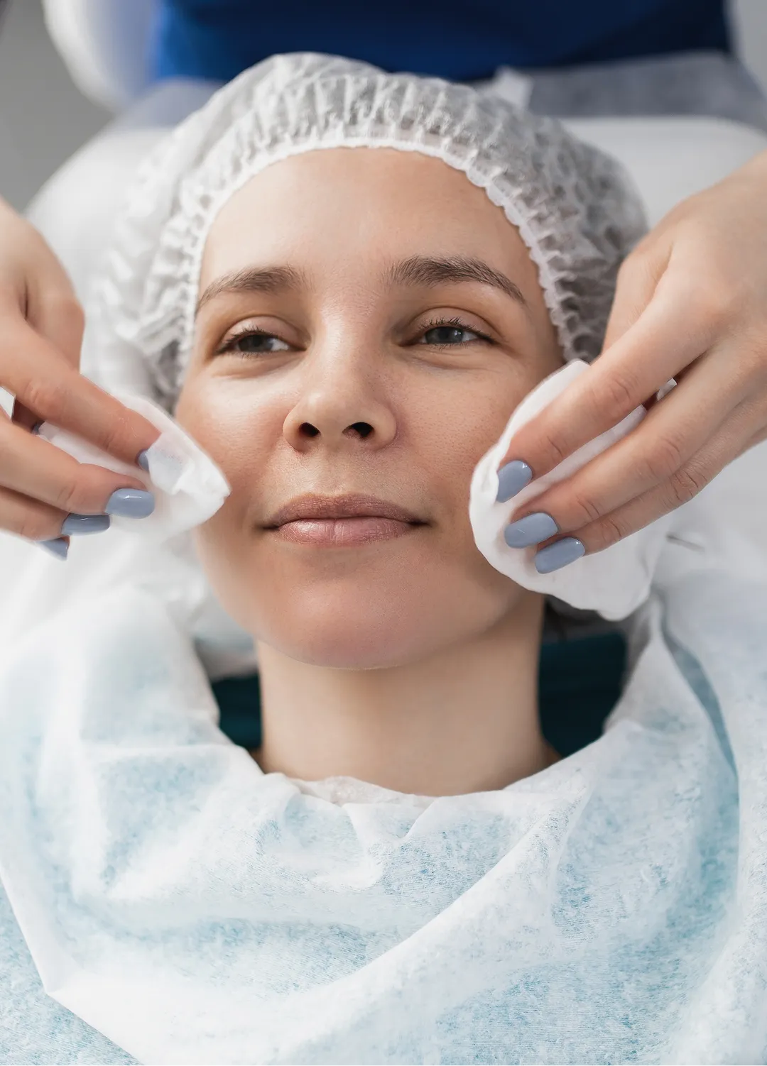 A woman getting her hair cut by a hair stylist.