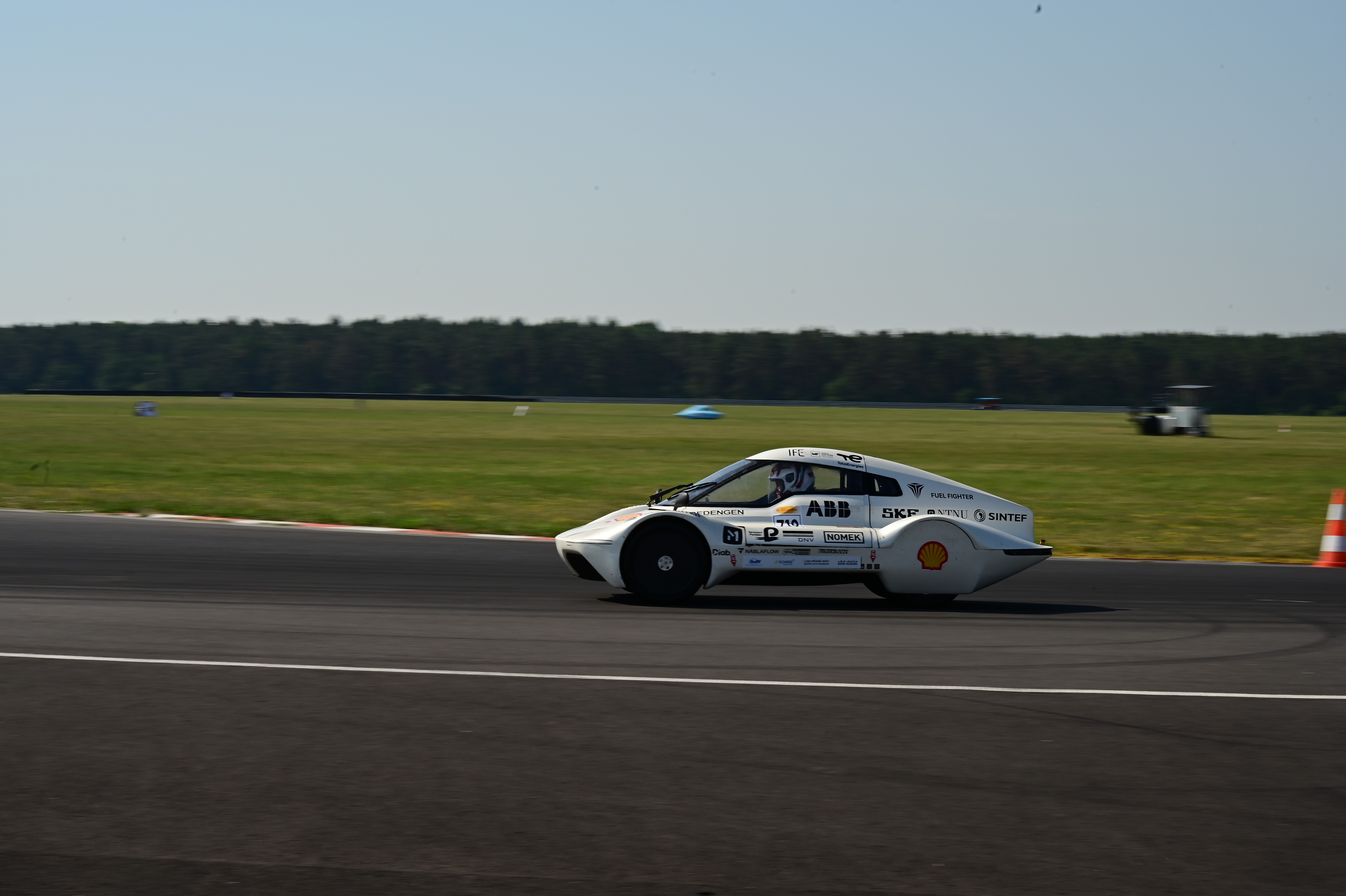 Fuel Fighter's white Urban Concept hydrogen vehicle driving on track