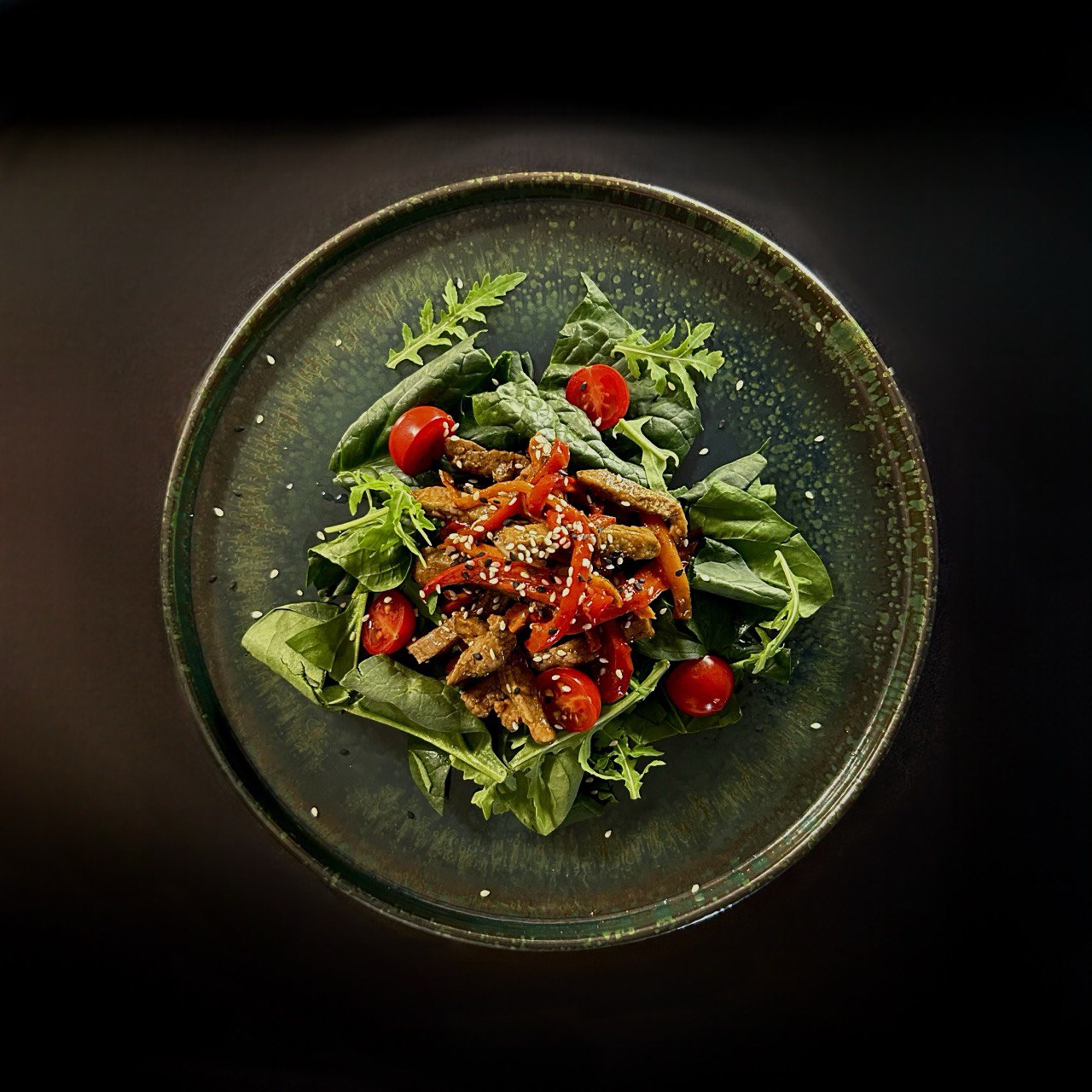 Азійський салат із телятиною та овочами