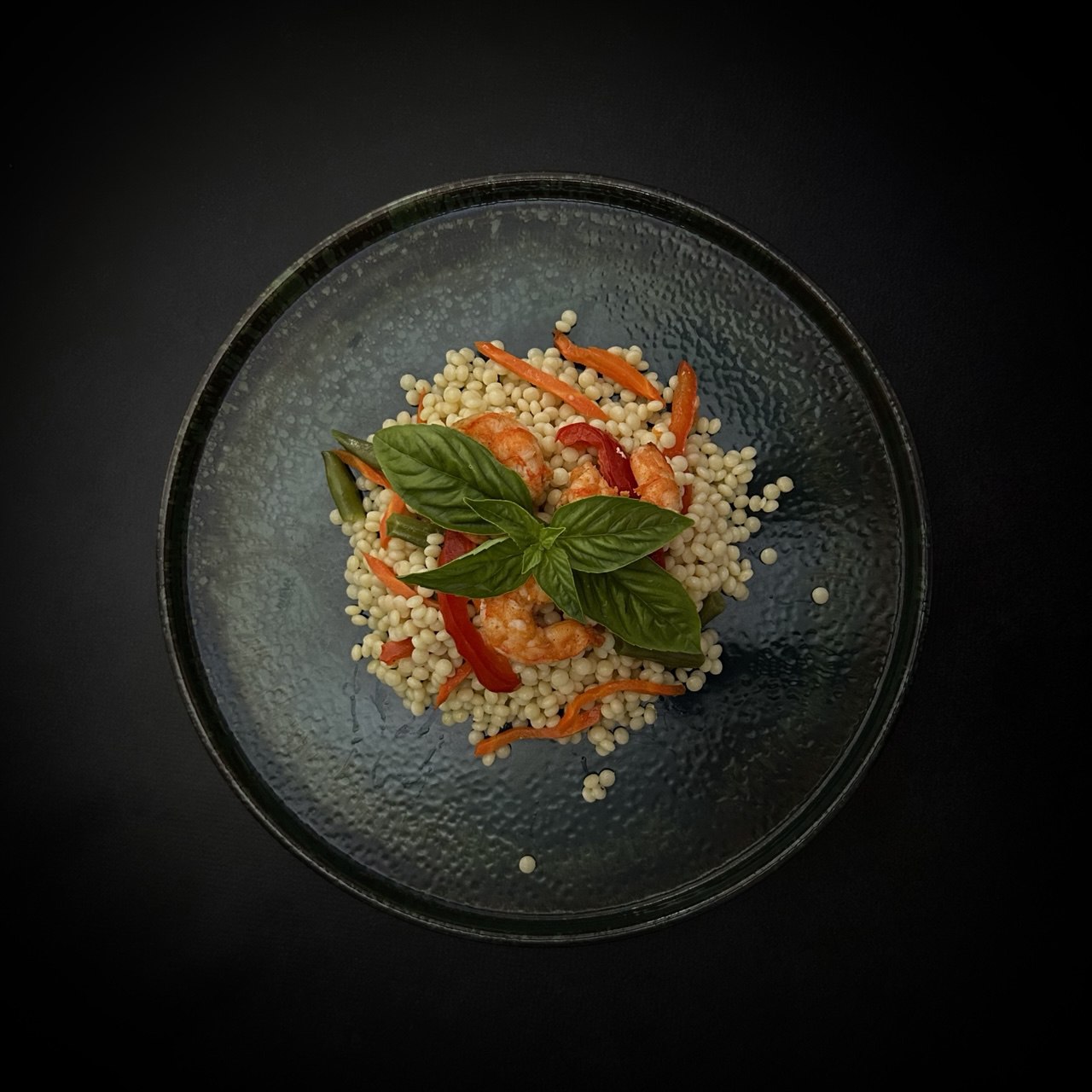 Пряний птітім з креветками та овочами