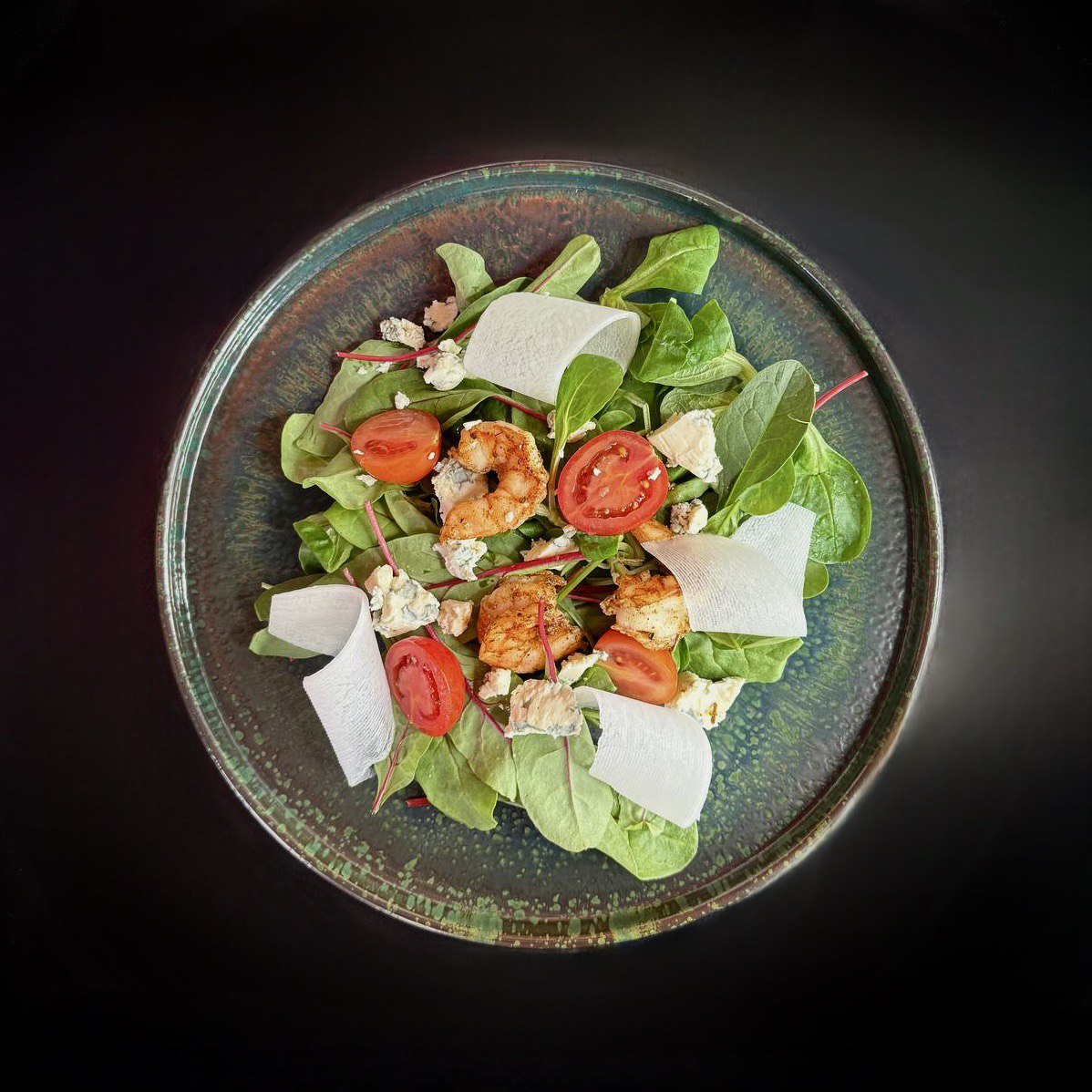 Салат з креветками дайконом та сиром дор блю