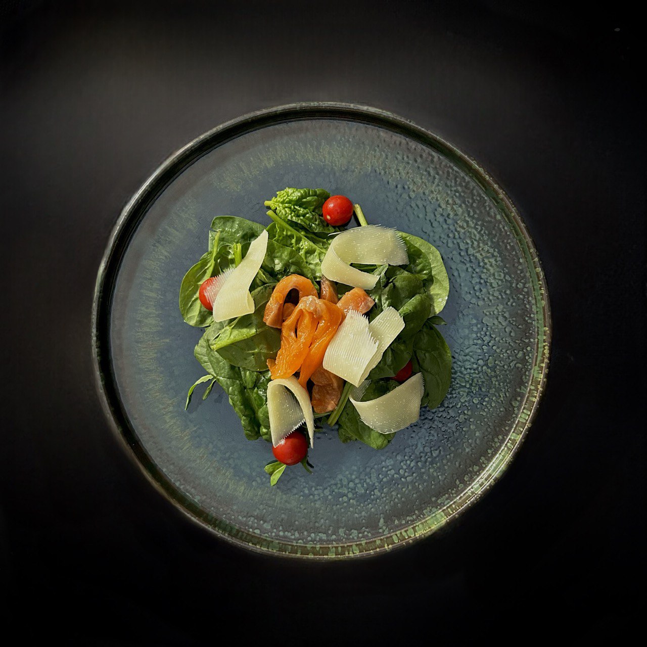 Томлена курка з печерицями та бейбі морквою