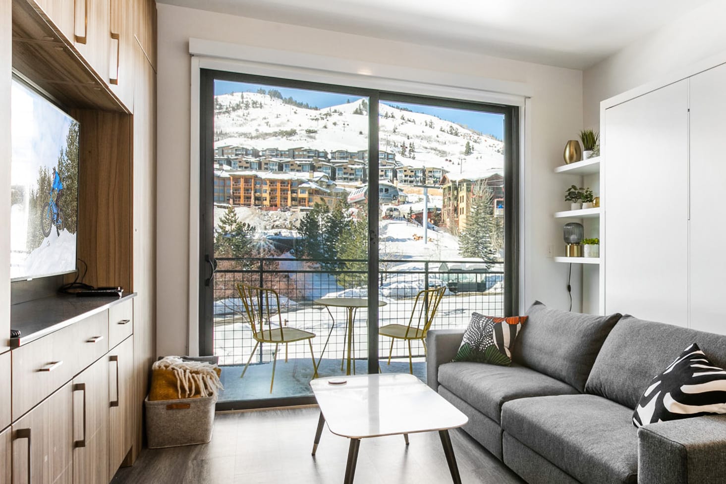 [background image] image of calm pub environment