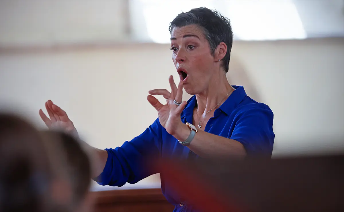 Rebecca Lodge-Birkebaek conducting the Sunflower Singers community choir at the JAM Festival.