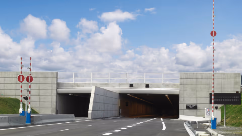 Veibom ved tunnelinngang