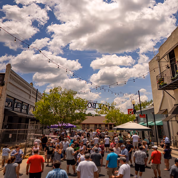 Large croud at the Bowery in Winnsboro, TX