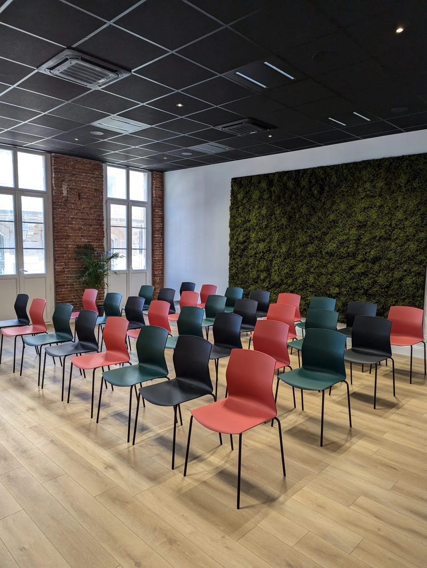 Chantier de rénovation d'une salle de conférence par Fer Rénovation, Toulouse et alentours