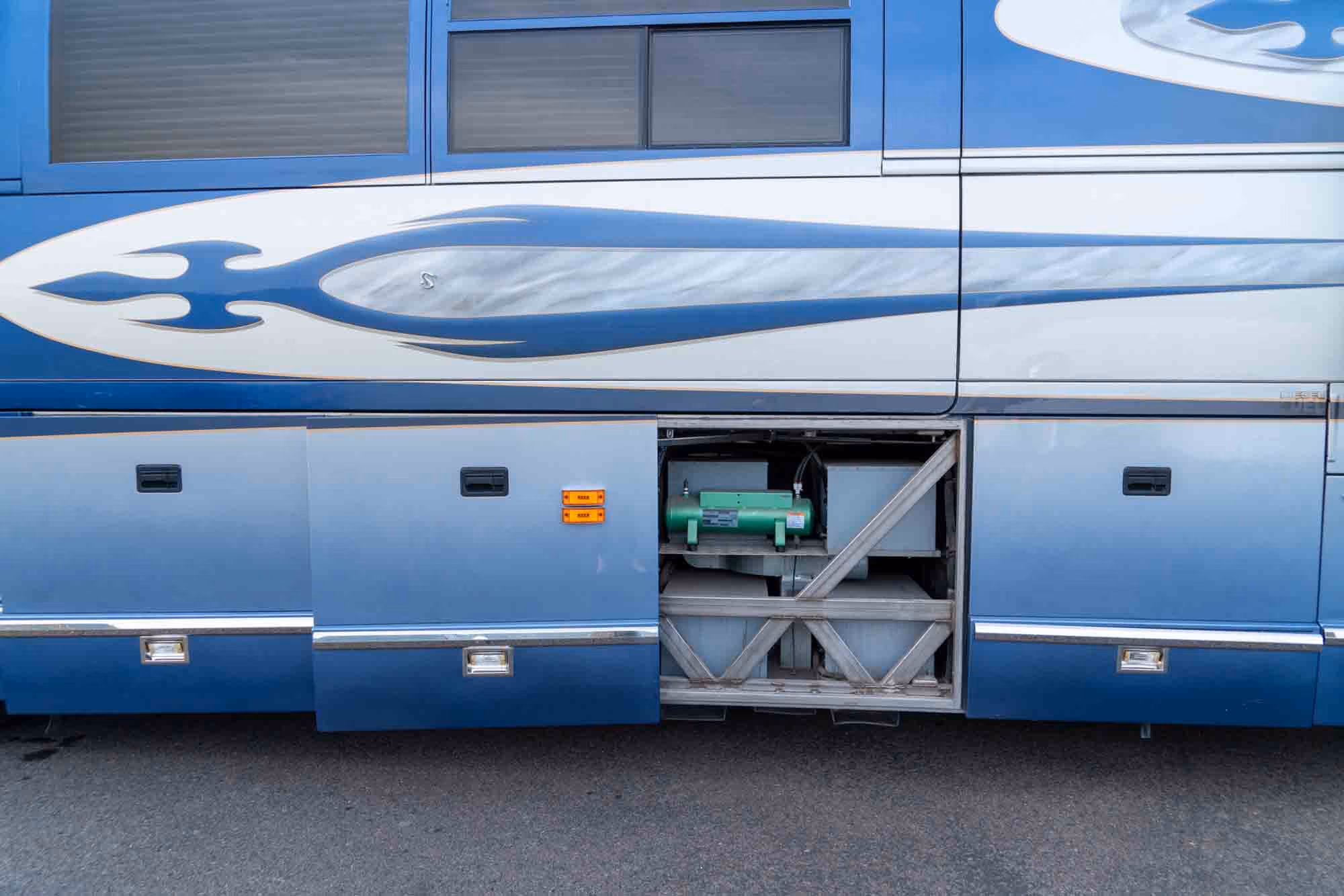 Interior of 2002 Prevost H3-45 Marathon Coach 0735