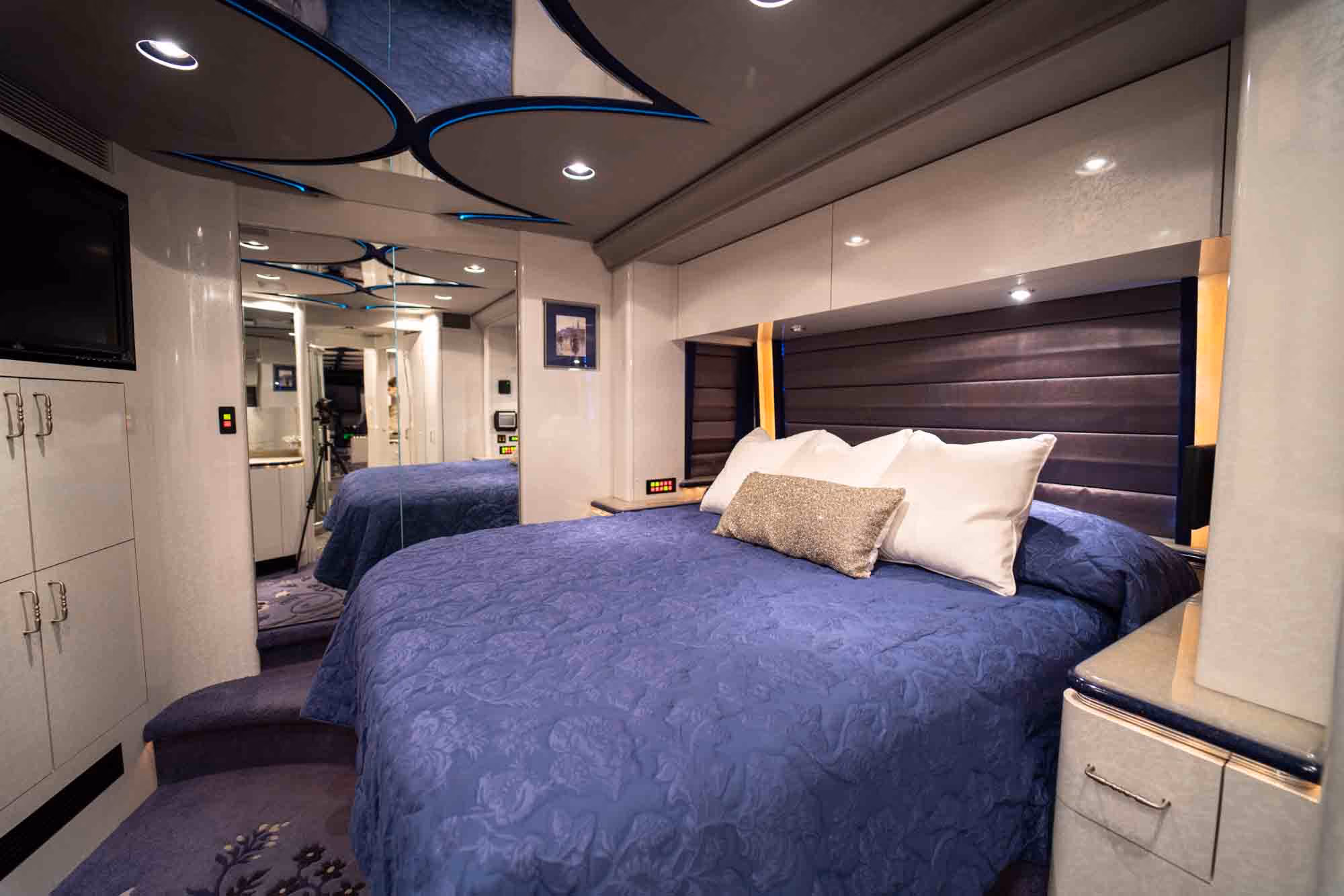 Interior salon of 2007 Marathon Coach 1038