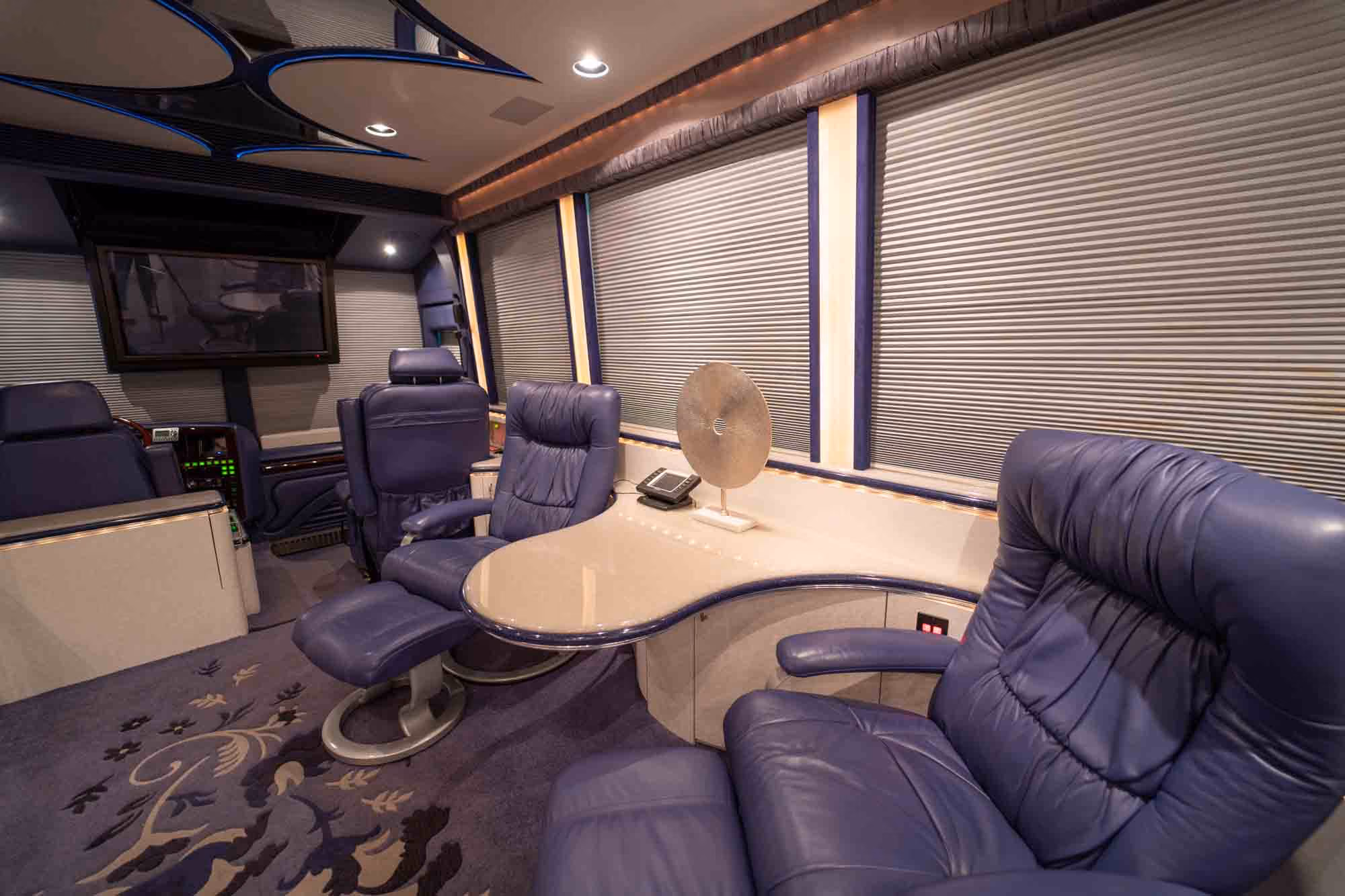 Interior bedroom of 2007 Marathon Coach 1038 on Prevost XLII-45