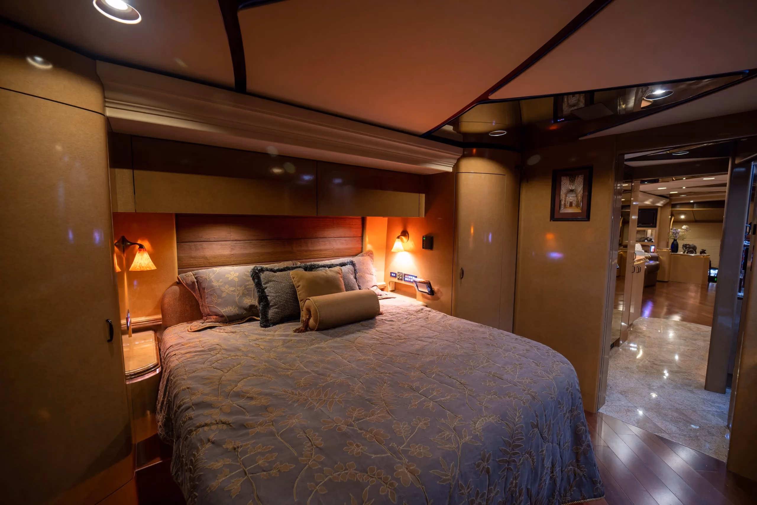 Interior bedroom detail of Marathon Coach 1176