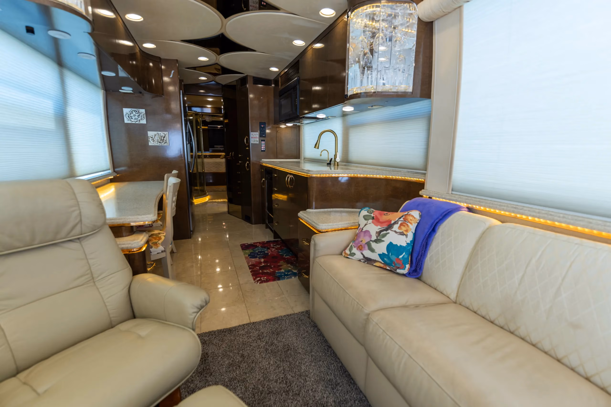 Interior overview of Marathon Coach 0727