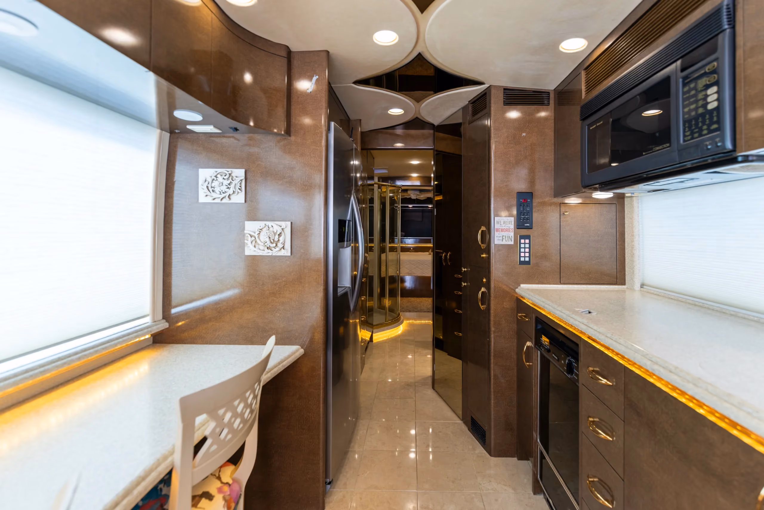 Bathroom vanity in Marathon Coach 0727