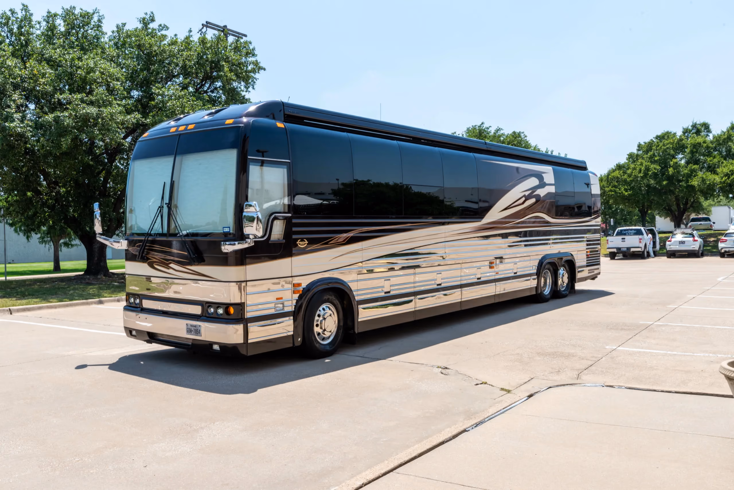 Exterior of 2001 Marathon Coach 0727 on Prevost XLV-45 chassis