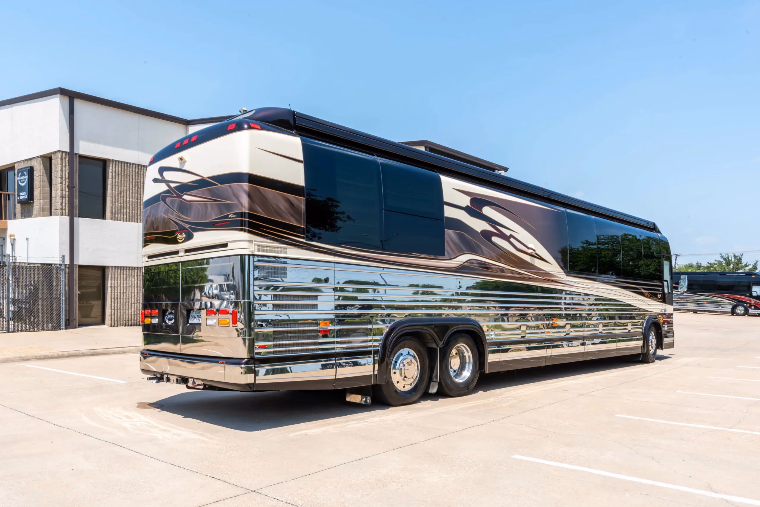 Hardware and trim close-up in Marathon Coach 0727