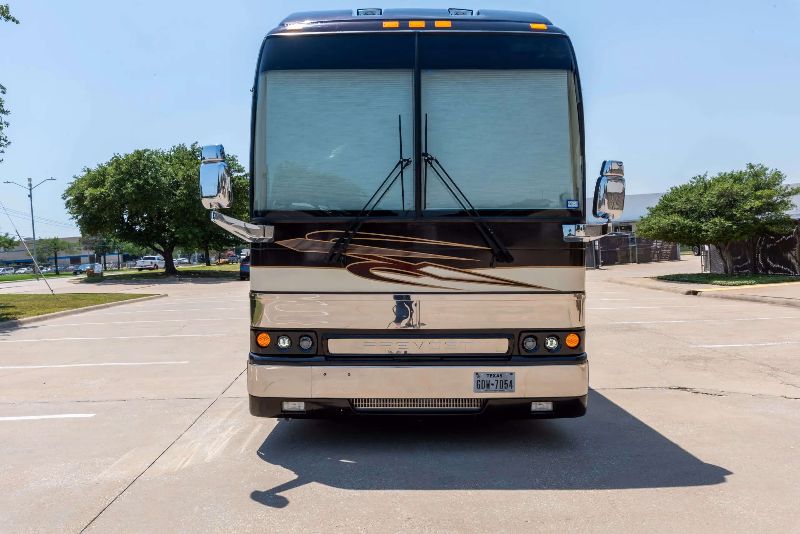 Countertop and finish close-up in Marathon Coach 0727