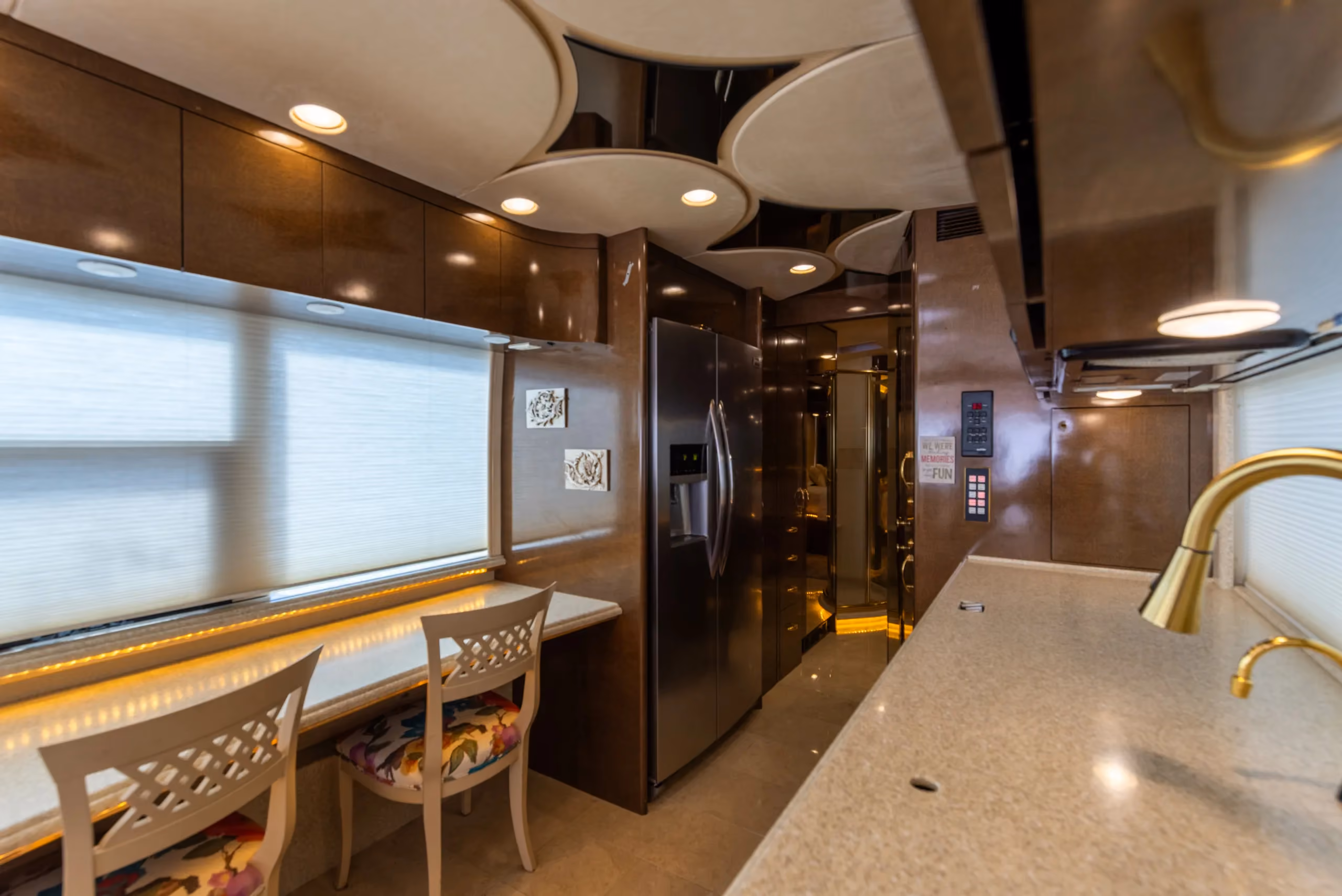 Bathroom area of Marathon Coach 0727