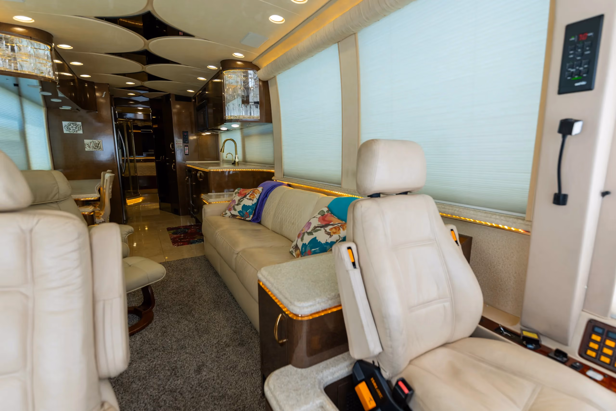 Living area of Marathon Coach 0727