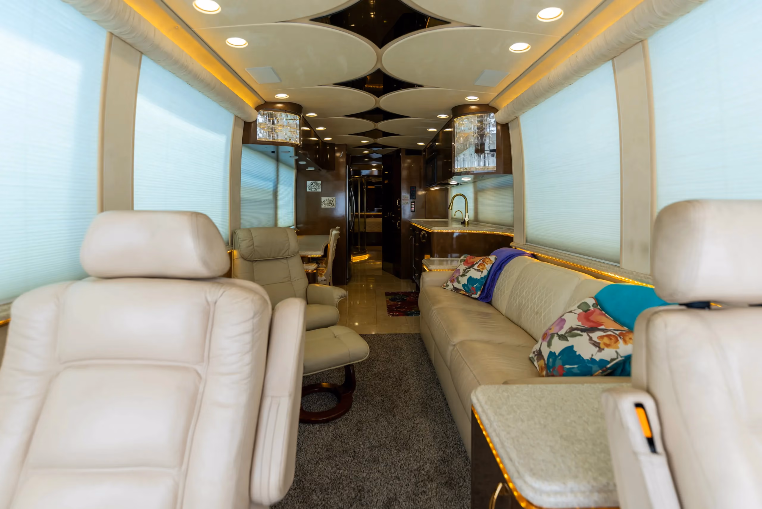 Salon interior of Marathon Coach 0727
