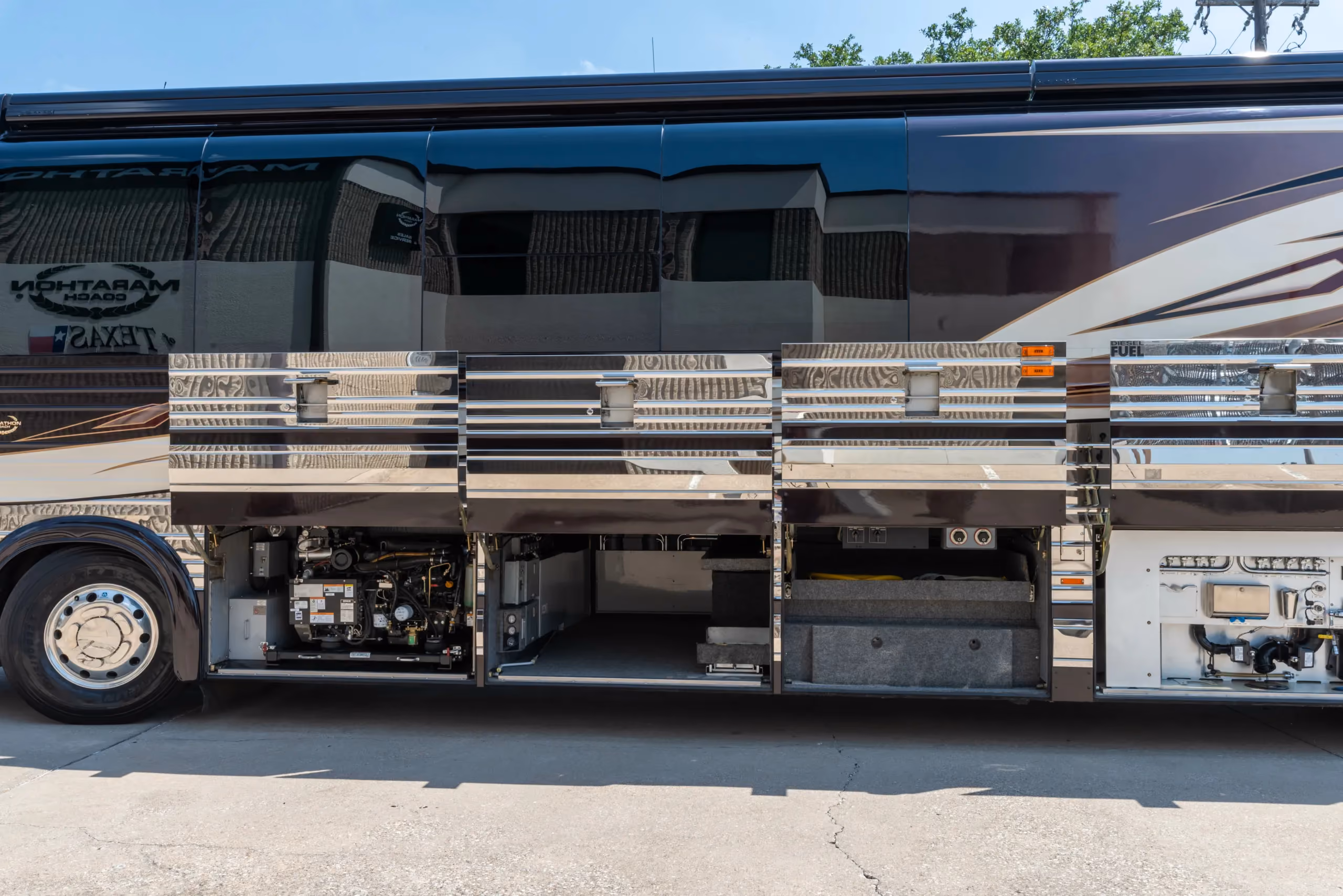 Finish detail of 2001 Prevost XLV-45 Marathon Coach 0727