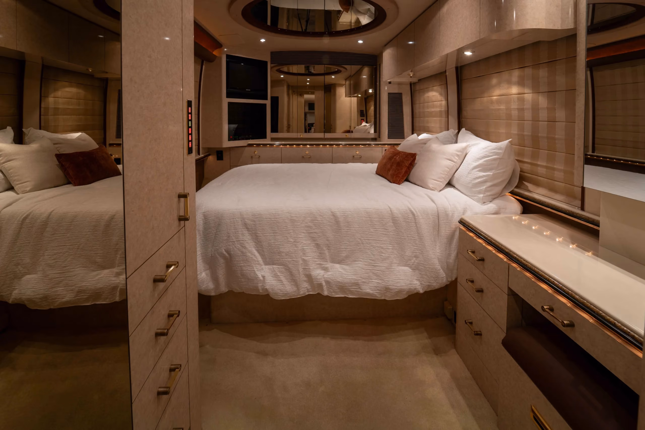 Rear bedroom in Marathon Coach 0713