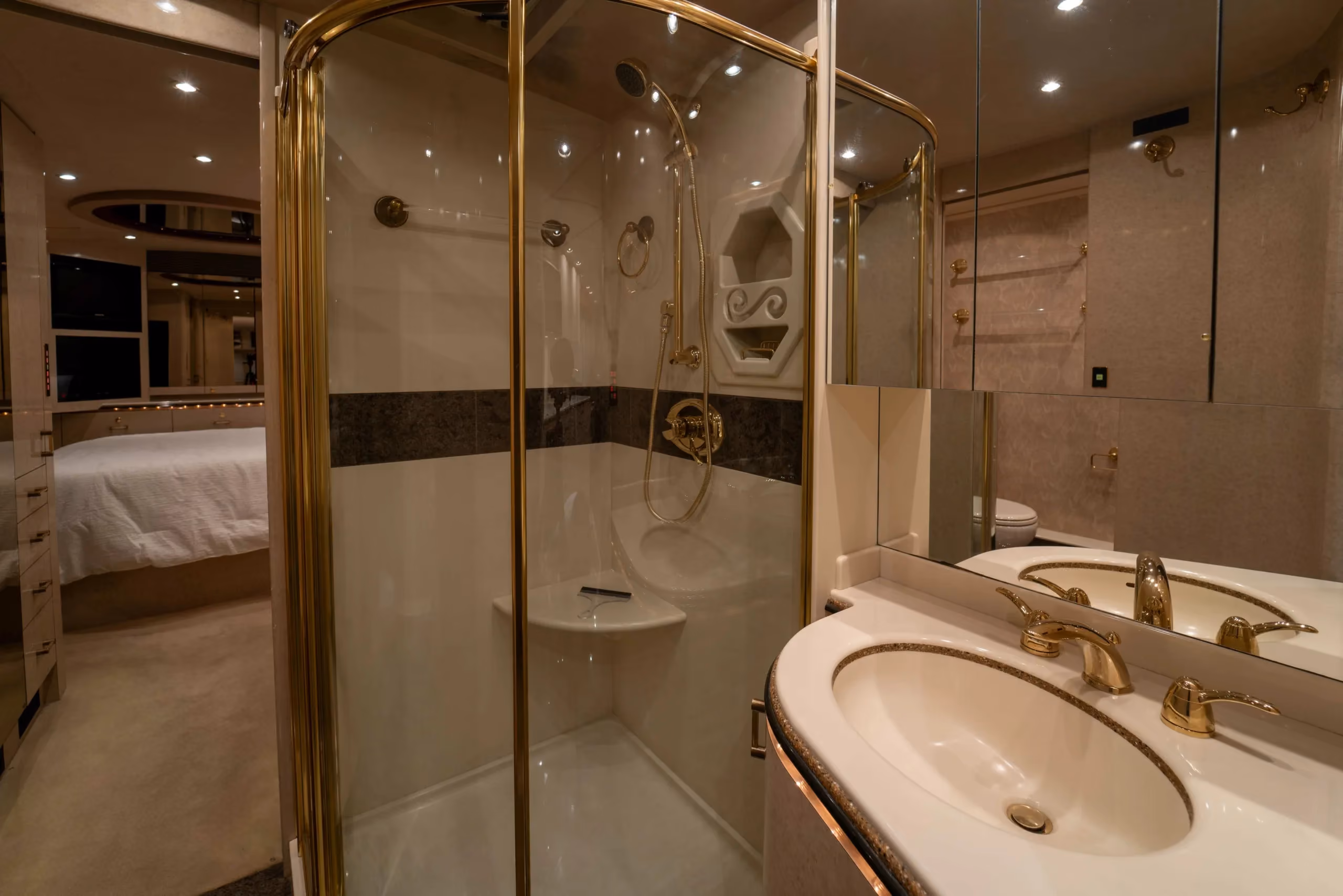 Granite bathroom flooring in Marathon Coach 0713