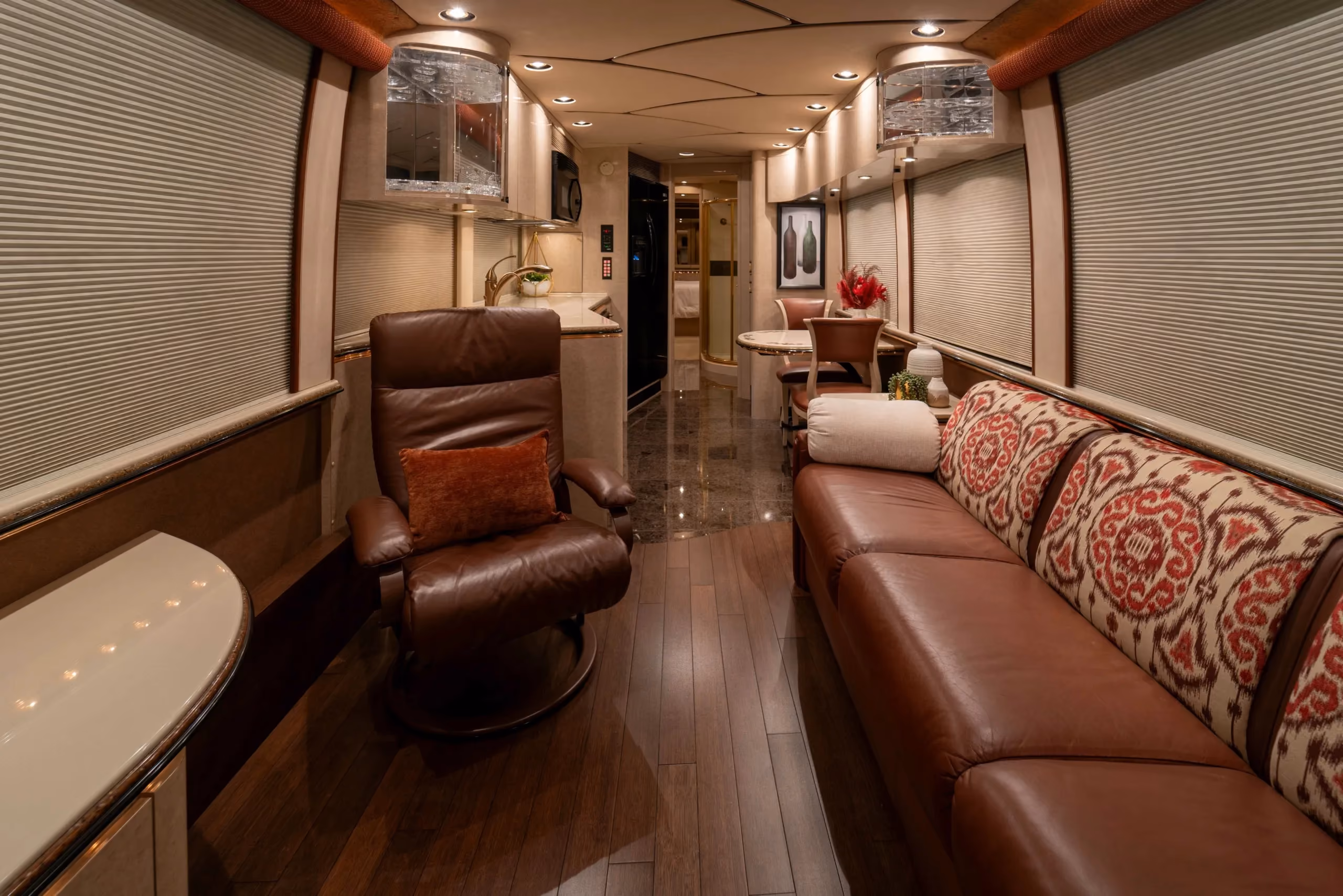 Salon interior of Marathon Coach 0713