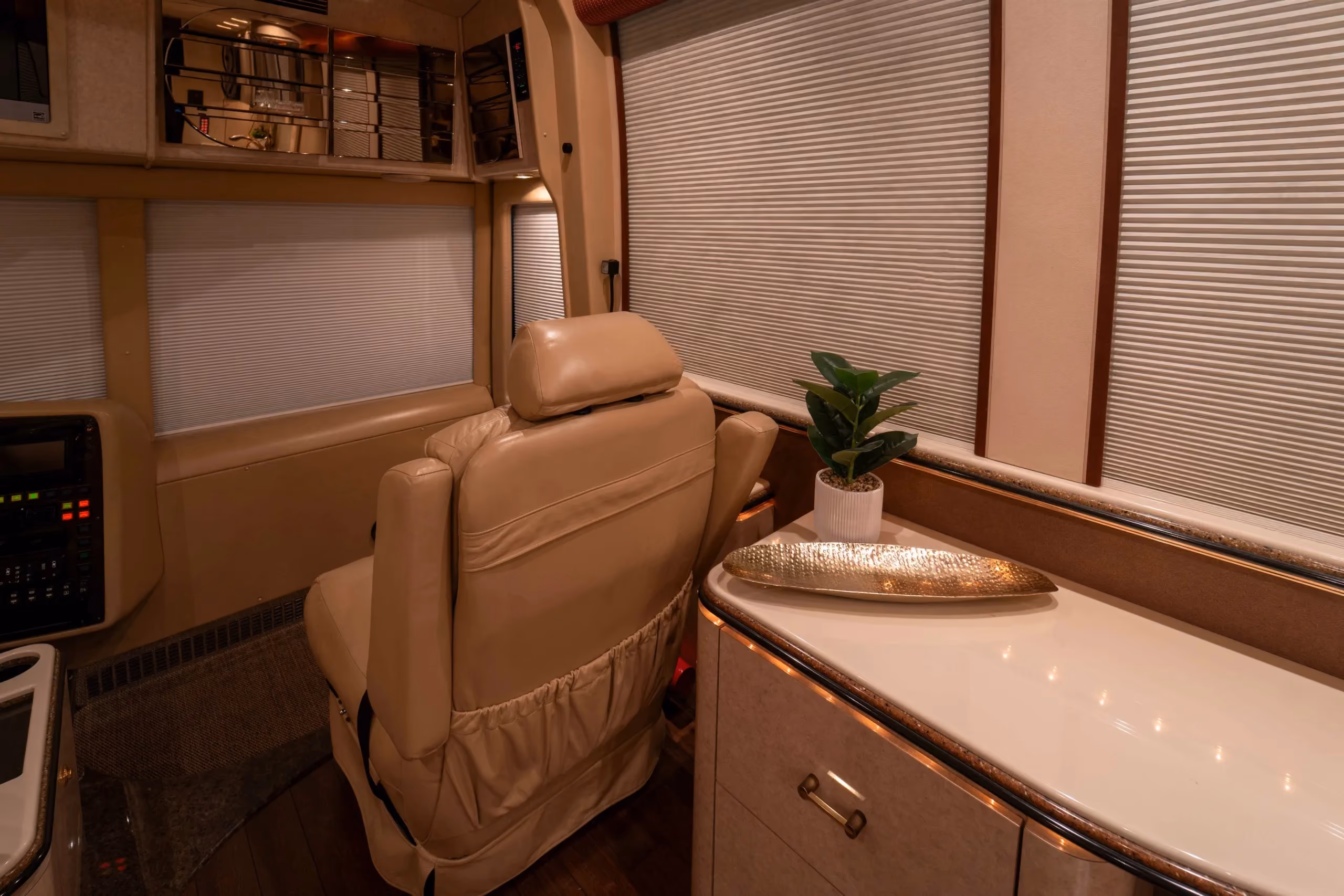 Shower detail in Marathon Coach 0713
