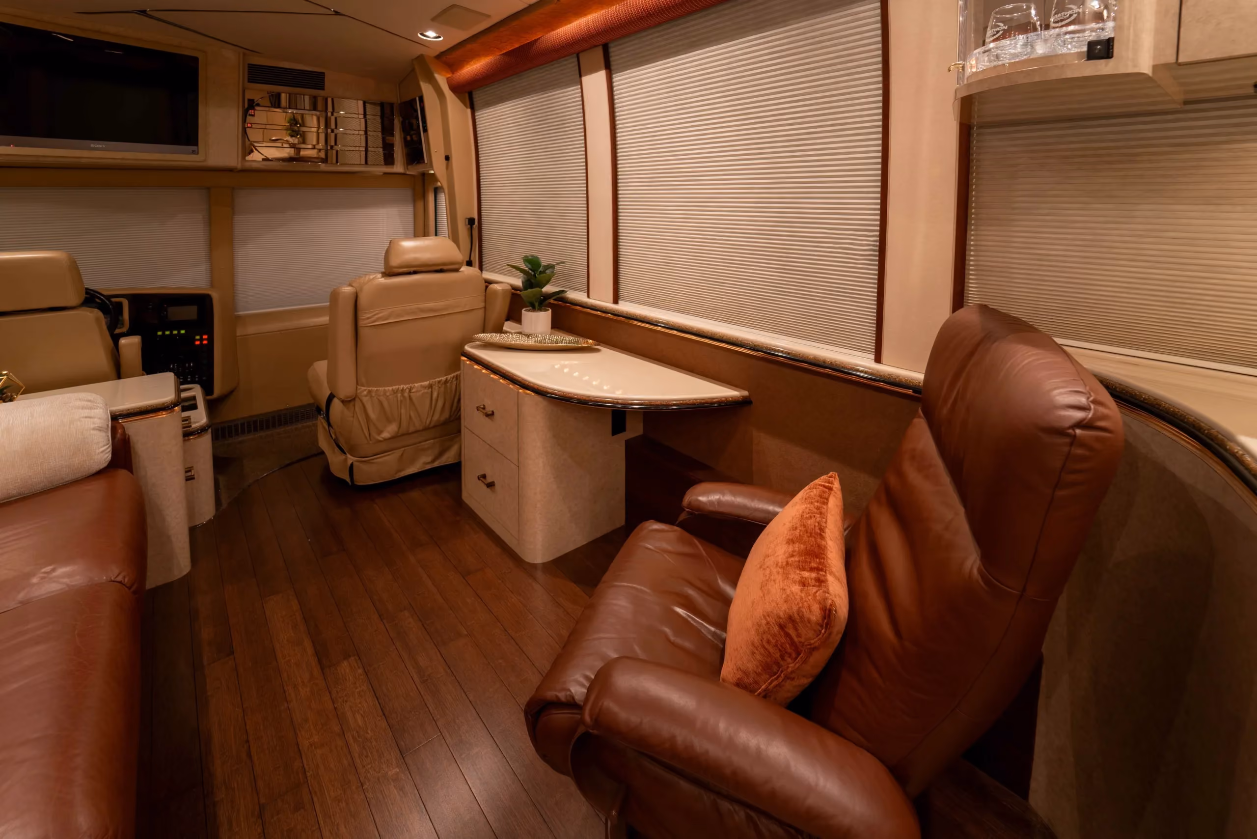 Vanity and sink detail in Marathon Coach 0713